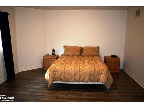 433 Ramblewood Drive, Wasaga Beach, ON - Indoor Photo Showing Bedroom