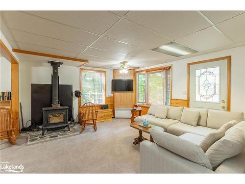 16366 Highway 35, Haliburton, ON - Indoor Photo Showing Living Room