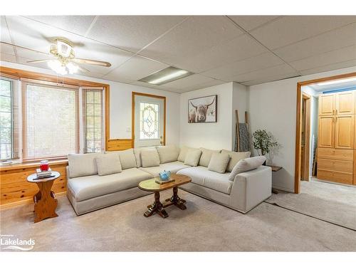 16366 Highway 35, Haliburton, ON - Indoor Photo Showing Living Room