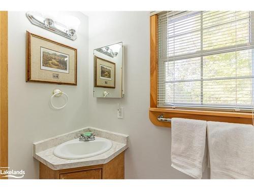 16366 Highway 35, Haliburton, ON - Indoor Photo Showing Bathroom