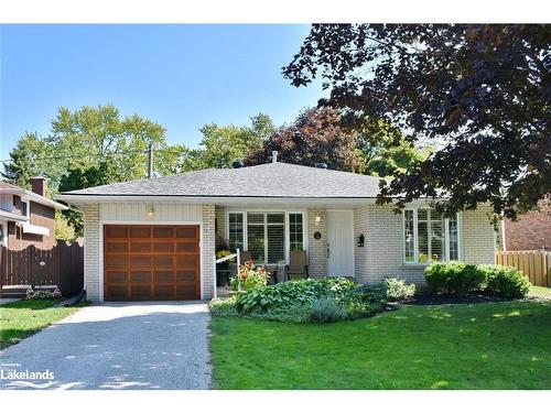 11 Park Road, Collingwood, ON - Outdoor With Facade