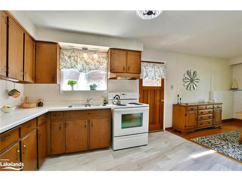 11 Park Road, Collingwood, ON - Indoor Photo Showing Kitchen With Double Sink