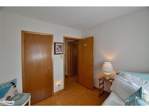 11 Park Road, Collingwood, ON - Indoor Photo Showing Bedroom