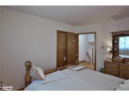 11 Park Road, Collingwood, ON - Indoor Photo Showing Bedroom