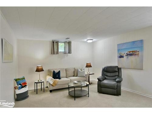 11 Park Road, Collingwood, ON - Indoor Photo Showing Living Room