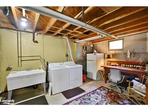 11 Park Road, Collingwood, ON - Indoor Photo Showing Laundry Room