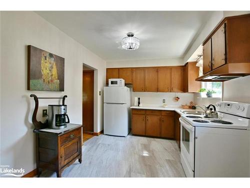 11 Park Road, Collingwood, ON - Indoor Photo Showing Kitchen