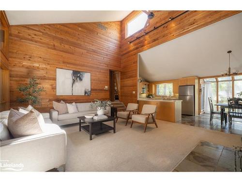 135 Timmons Street, Craigleith, ON - Indoor Photo Showing Living Room