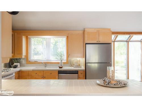 135 Timmons Street, Craigleith, ON - Indoor Photo Showing Kitchen