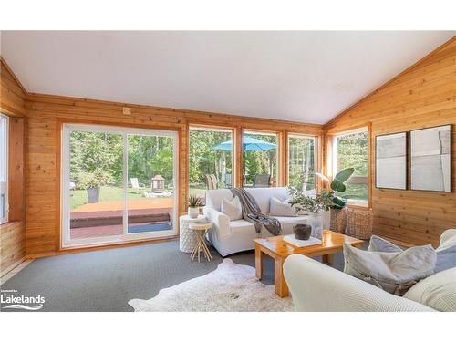 135 Timmons Street, Craigleith, ON - Indoor Photo Showing Living Room