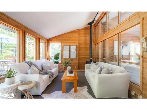 135 Timmons Street, Craigleith, ON - Indoor Photo Showing Living Room