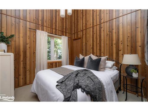 135 Timmons Street, Craigleith, ON - Indoor Photo Showing Bedroom