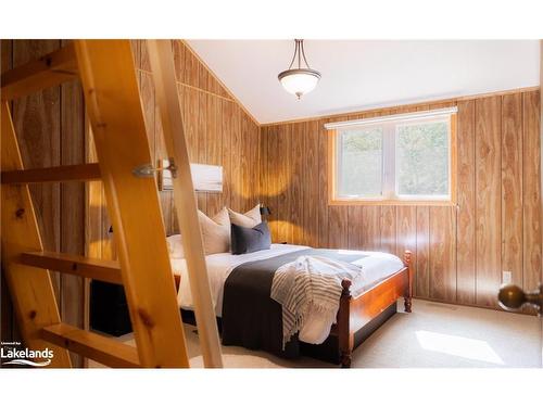 135 Timmons Street, Craigleith, ON - Indoor Photo Showing Bedroom