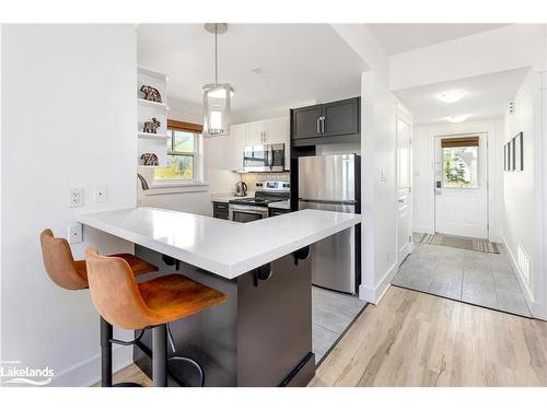 211-115 Fairway Court, The Blue Mountains, ON - Indoor Photo Showing Kitchen