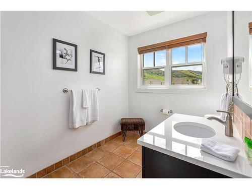 211-115 Fairway Court, The Blue Mountains, ON - Indoor Photo Showing Bathroom