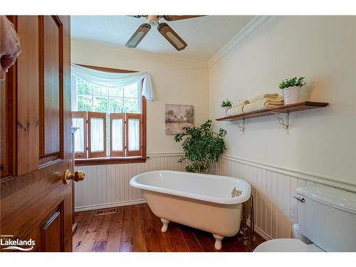 838051 4Th Line E, Mulmur, ON - Indoor Photo Showing Bathroom