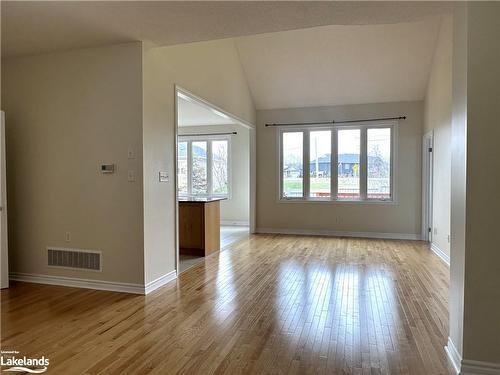 34 Starboard Circle, Wasaga Beach, ON - Indoor Photo Showing Other Room