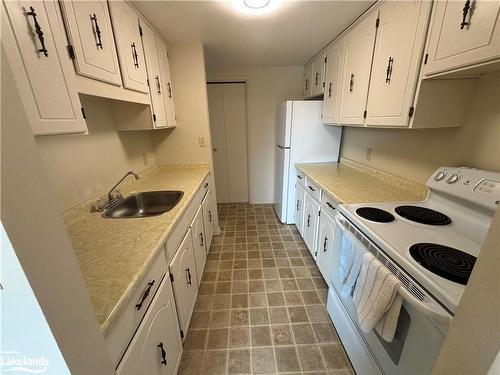 304-184 Eighth Street, Collingwood, ON - Indoor Photo Showing Kitchen