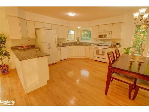 186 Lakewood Park Road, Huntsville, ON - Indoor Photo Showing Kitchen With Double Sink