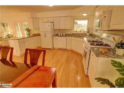 186 Lakewood Park Road, Huntsville, ON - Indoor Photo Showing Kitchen