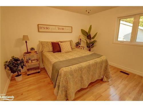 186 Lakewood Park Road, Huntsville, ON - Indoor Photo Showing Bedroom