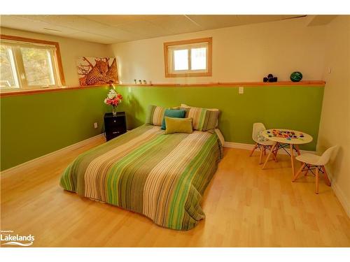 186 Lakewood Park Road, Huntsville, ON - Indoor Photo Showing Bedroom