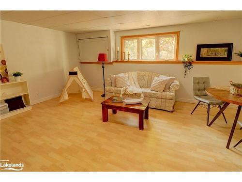 186 Lakewood Park Road, Huntsville, ON - Indoor Photo Showing Living Room