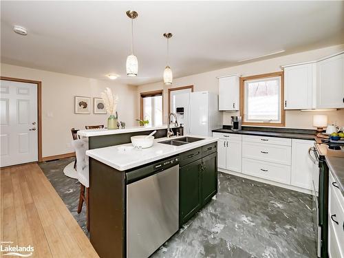 34 Hunts Road, Huntsville, ON - Indoor Photo Showing Kitchen With Double Sink With Upgraded Kitchen