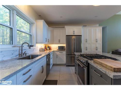 8814 Georgian Bay Shore, Port Severn, ON - Indoor Photo Showing Kitchen With Upgraded Kitchen