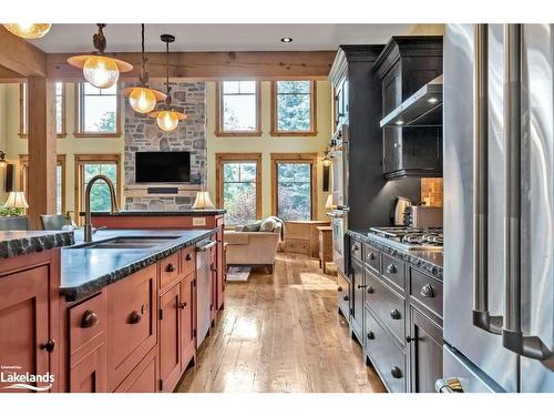 136 Snowbridge Way, The Blue Mountains, ON - Indoor Photo Showing Kitchen