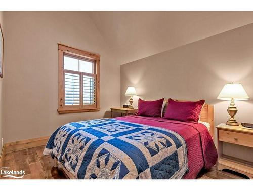 136 Snowbridge Way, The Blue Mountains, ON - Indoor Photo Showing Bedroom