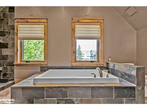 136 Snowbridge Way, The Blue Mountains, ON - Indoor Photo Showing Bathroom