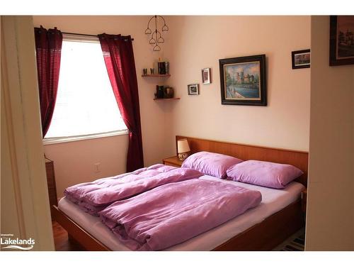 1296 Gina Street, Innisfil, ON - Indoor Photo Showing Bedroom