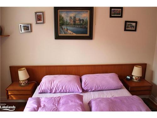 1296 Gina Street, Innisfil, ON - Indoor Photo Showing Bedroom