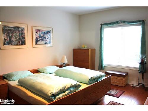 1296 Gina Street, Innisfil, ON - Indoor Photo Showing Bedroom