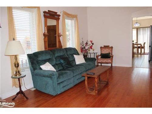 1296 Gina Street, Innisfil, ON - Indoor Photo Showing Living Room