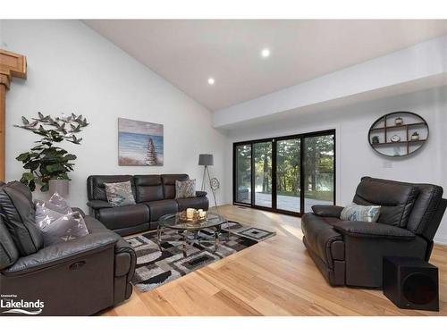 57 10Th Concession, Seguin, ON - Indoor Photo Showing Living Room