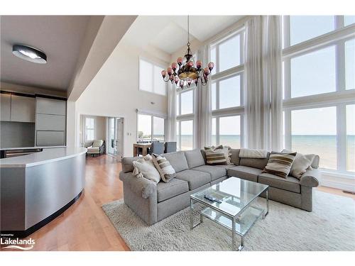 61 Waterview Road, Wasaga Beach, ON - Indoor Photo Showing Living Room