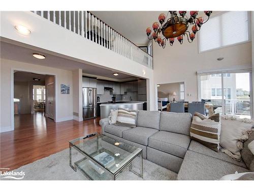 61 Waterview Road, Wasaga Beach, ON - Indoor Photo Showing Living Room