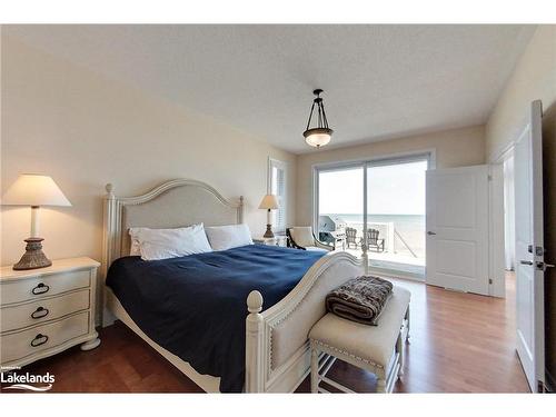 61 Waterview Road, Wasaga Beach, ON - Indoor Photo Showing Bedroom