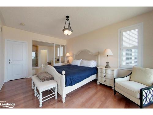 61 Waterview Road, Wasaga Beach, ON - Indoor Photo Showing Bedroom