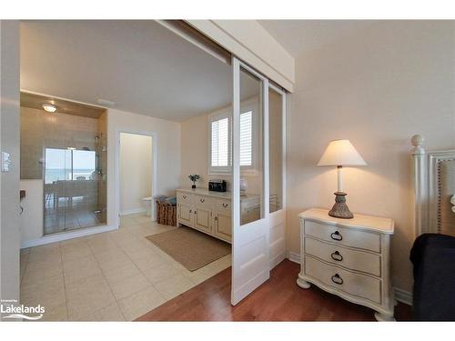 61 Waterview Road, Wasaga Beach, ON - Indoor Photo Showing Bedroom