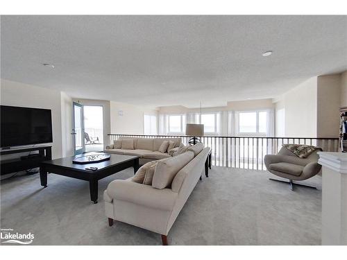 61 Waterview Road, Wasaga Beach, ON - Indoor Photo Showing Living Room