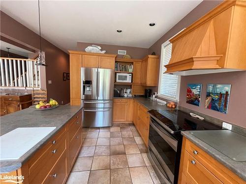 104 Campbell Crescent, The Blue Mountains, ON - Indoor Photo Showing Kitchen