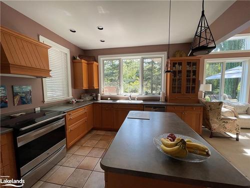 104 Campbell Crescent, The Blue Mountains, ON - Indoor Photo Showing Kitchen