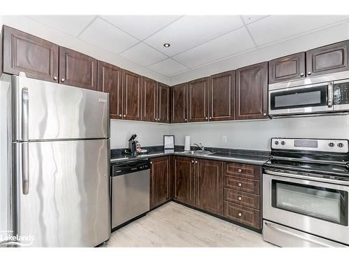 305-361 Mosley Street, Wasaga Beach, ON - Indoor Photo Showing Kitchen