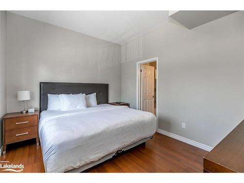 305-361 Mosley Street, Wasaga Beach, ON - Indoor Photo Showing Bedroom