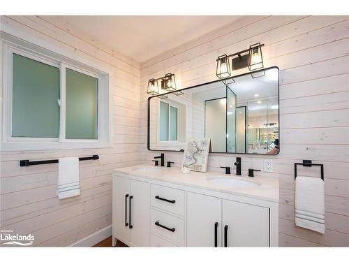 524 Homeland Drive, Emsdale, ON - Indoor Photo Showing Bathroom