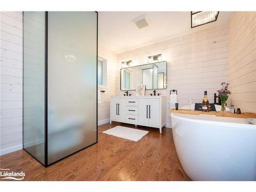 524 Homeland Drive, Emsdale, ON - Indoor Photo Showing Bathroom