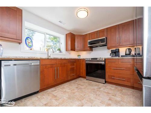 524 Homeland Drive, Emsdale, ON - Indoor Photo Showing Kitchen